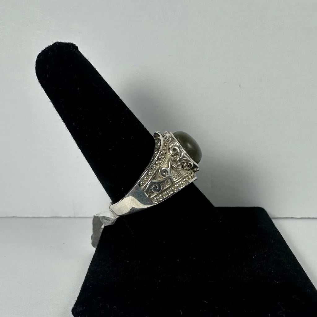 Stunning labradorite ring with ornate filigree and blue green fire cabochon