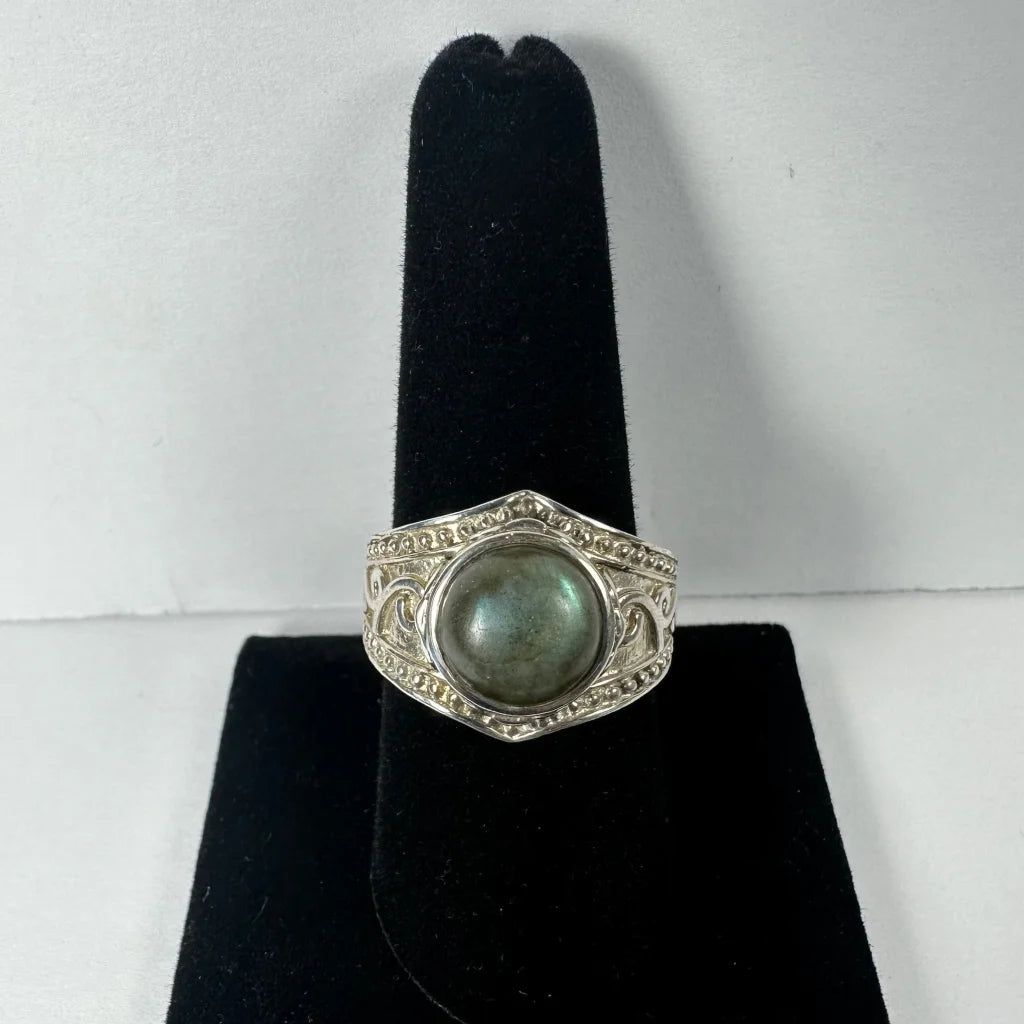 Stunning silver labradorite ring with ornate band and blue-green fire stone