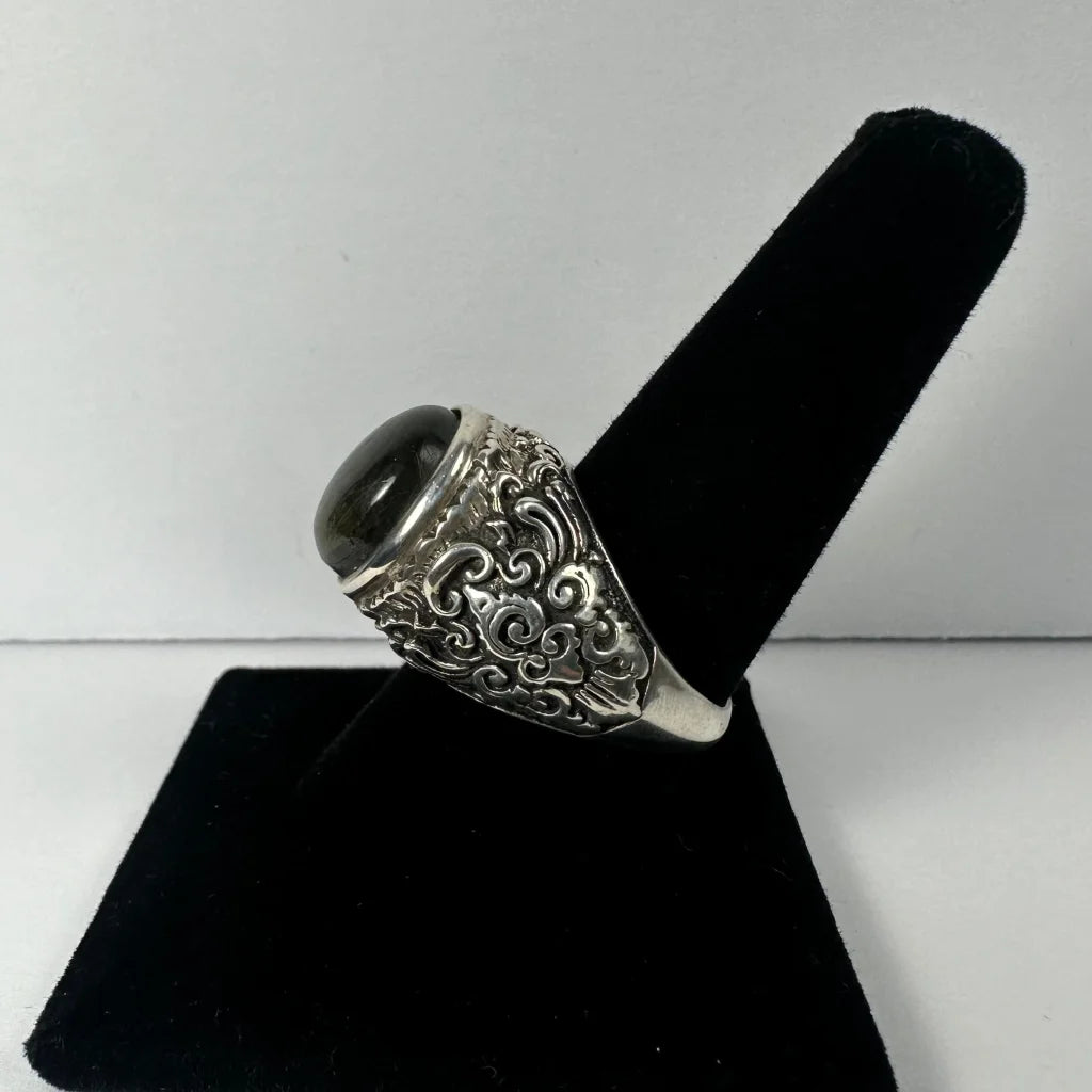 Stunning labradorite ring with swirling filigree and oval stone