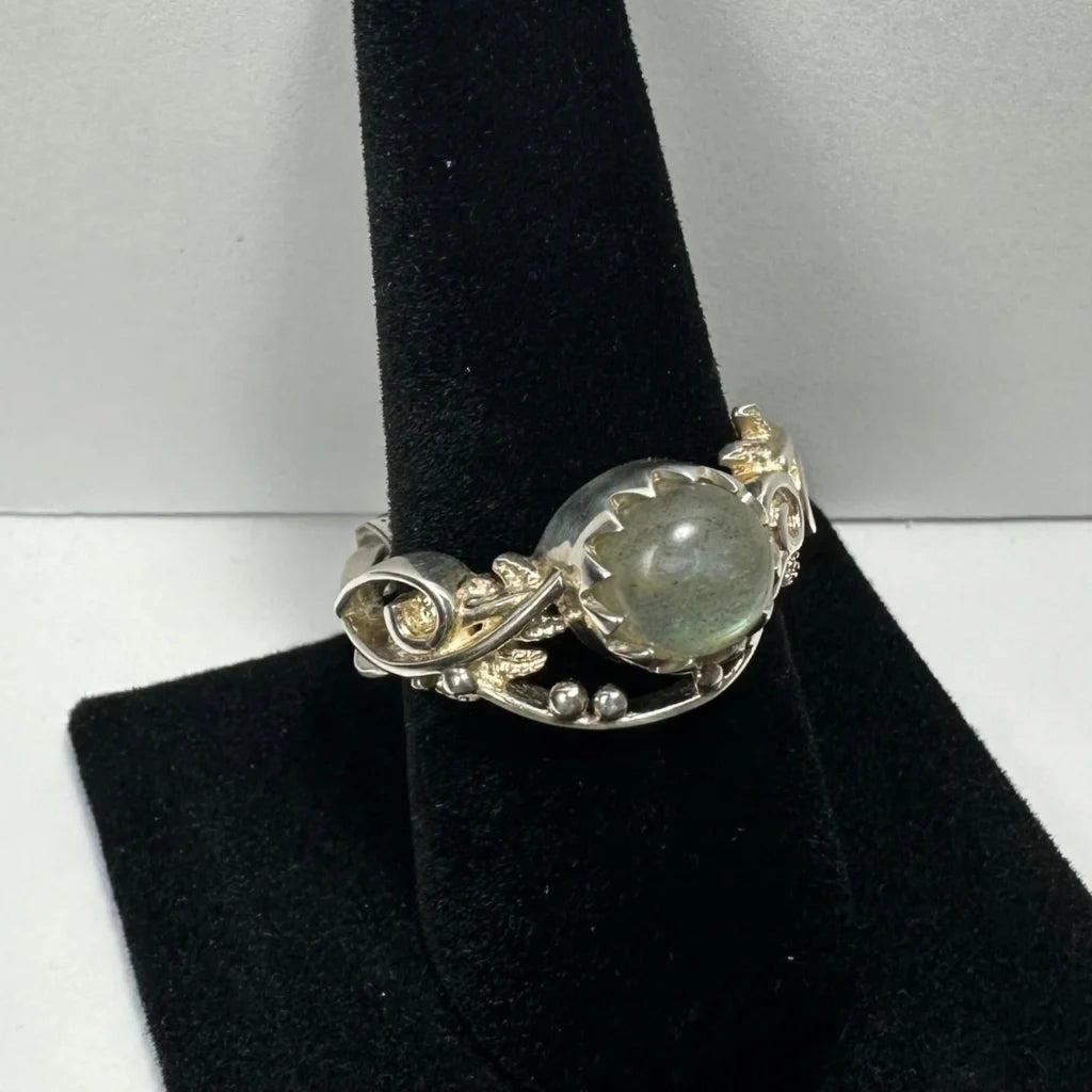 Stunning labradorite ring with ornate leaf design in sterling silver