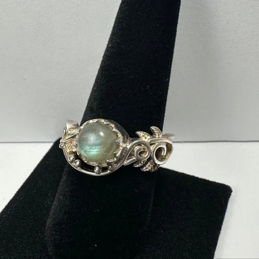 Stunning labradorite ring with ornate leaf design in sterling silver