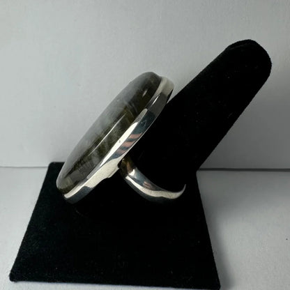 Stunning sterling silver labradorite ring with blue flash