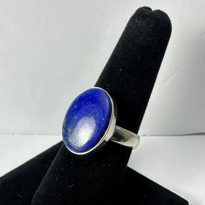 Stunning lapis lazuli ring in sterling silver with deep blue stone
