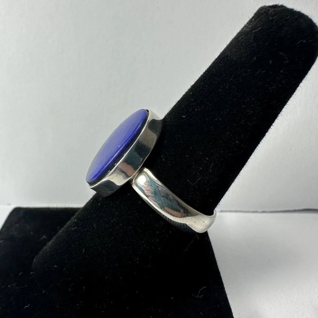 Sleek silver lapis lazuli ring with oval deep blue stone