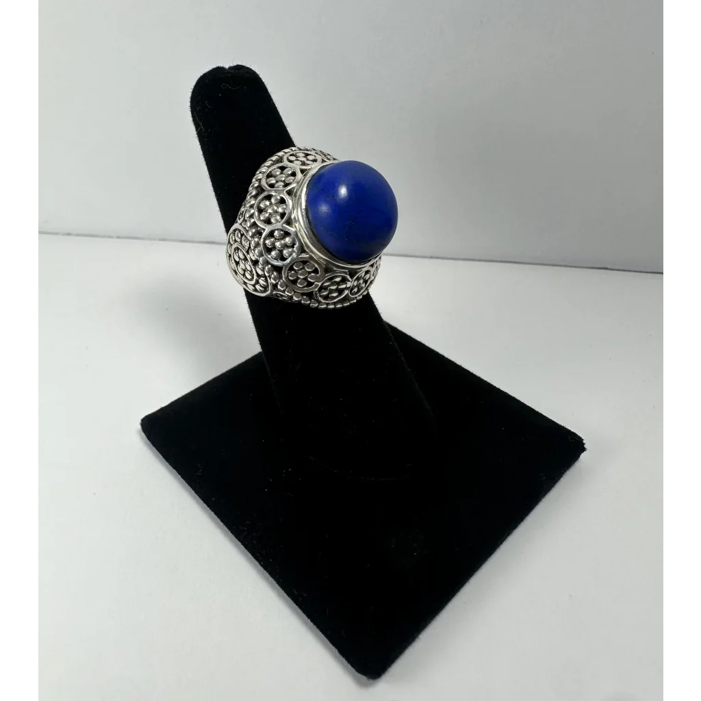 Stunning lapis lazuli ring in sterling silver filigree with blue stone