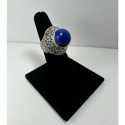 Stunning lapis lazuli ring in sterling silver filigree with blue stone