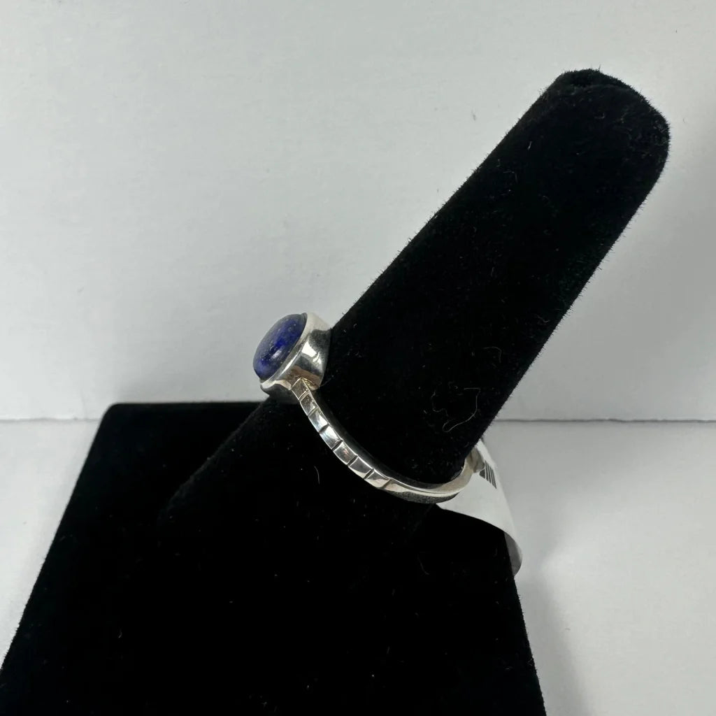 Stunning lapis lazuli ring in sterling silver with oval blue stone