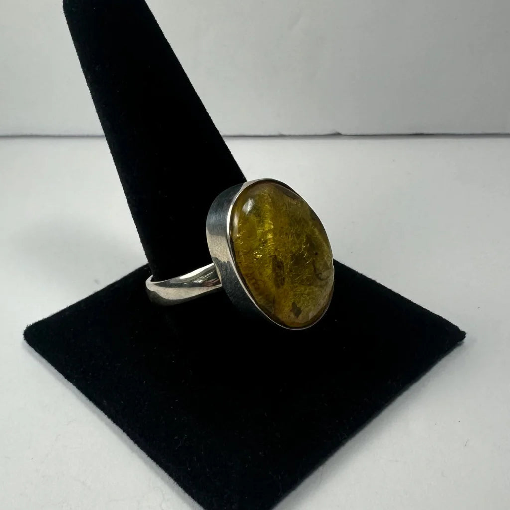 Stunning oval amber ring with golden glow and silver band