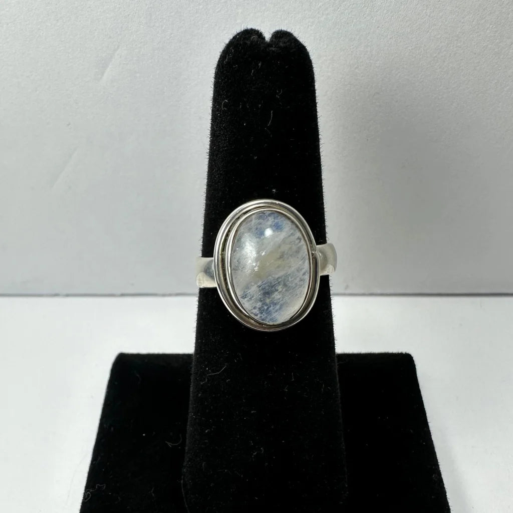 Stunning oval moonstone ring in sterling silver with rainbow gem
