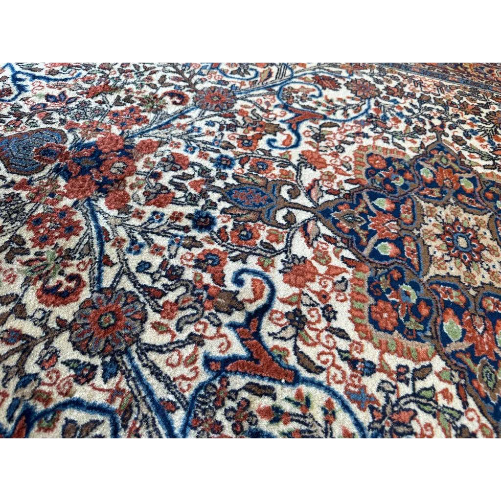 Stunning Persian Sarouk rug with floral medallion design