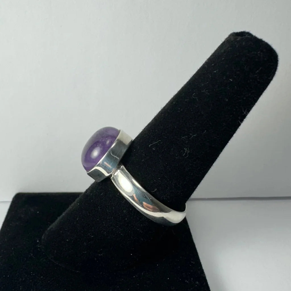 Sleek silver amethyst ring with oval purple gemstone