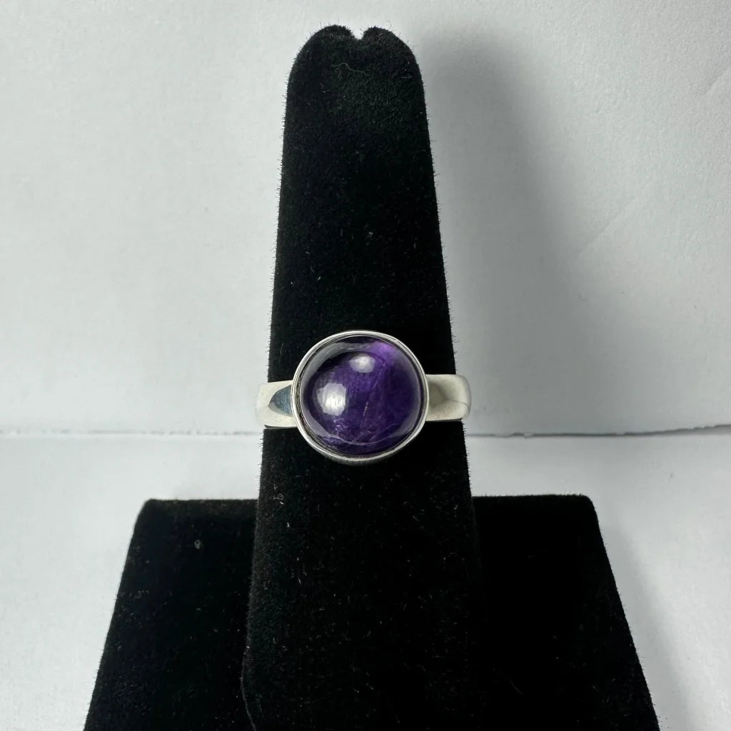 Stunning purple amethyst ring in sleek silver with bezel cabochon