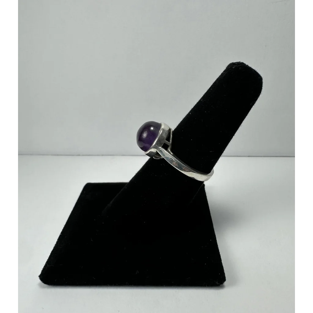 Stunning purple amethyst ring in sleek silver with cabochon stone