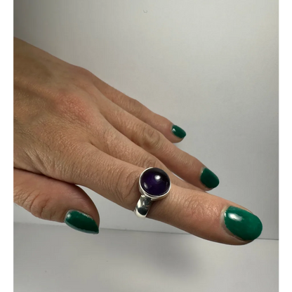 Stunning silver amethyst ring with deep purple cabochon gem