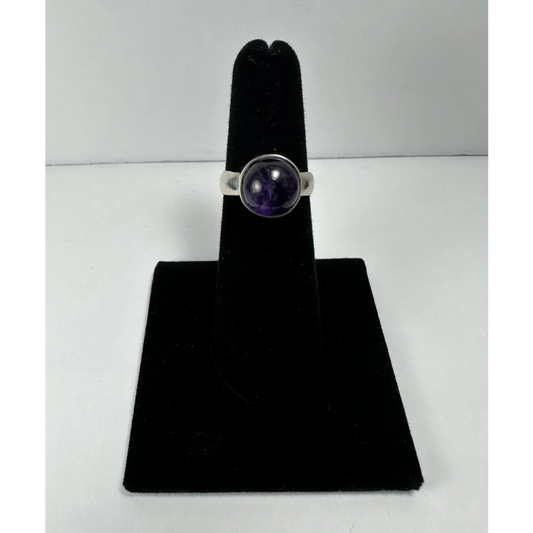 Stunning amethyst ring in sterling silver with purple gemstone