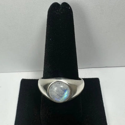 Stunning silver moonstone ring with iridescent round gem