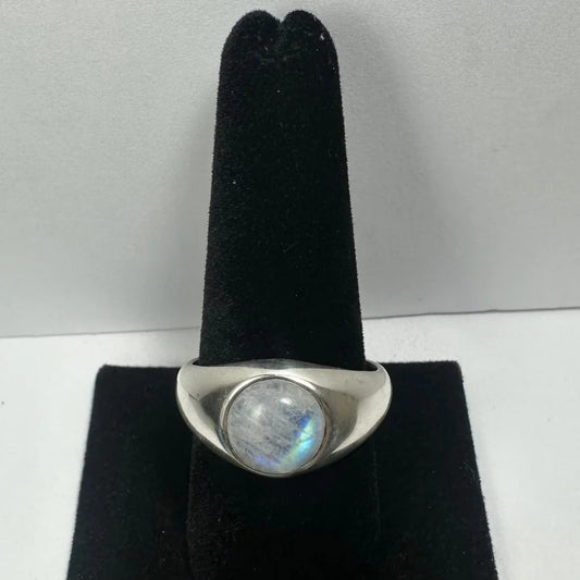 Stunning silver moonstone ring with iridescent round gem