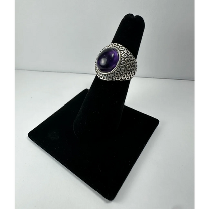 Stunning silver amethyst ring with purple cabochon and geometric design