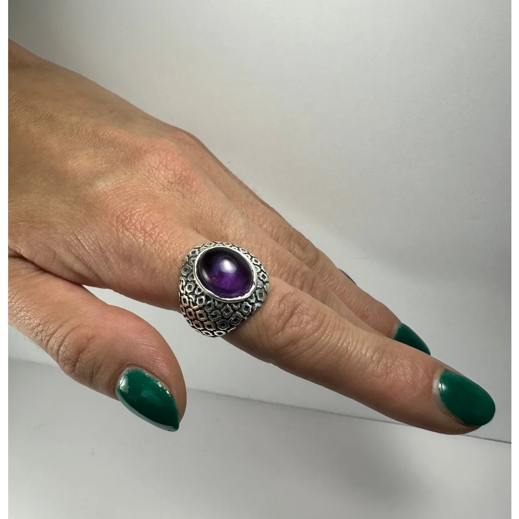 Stunning silver amethyst ring with geometric textured band and oval purple stone