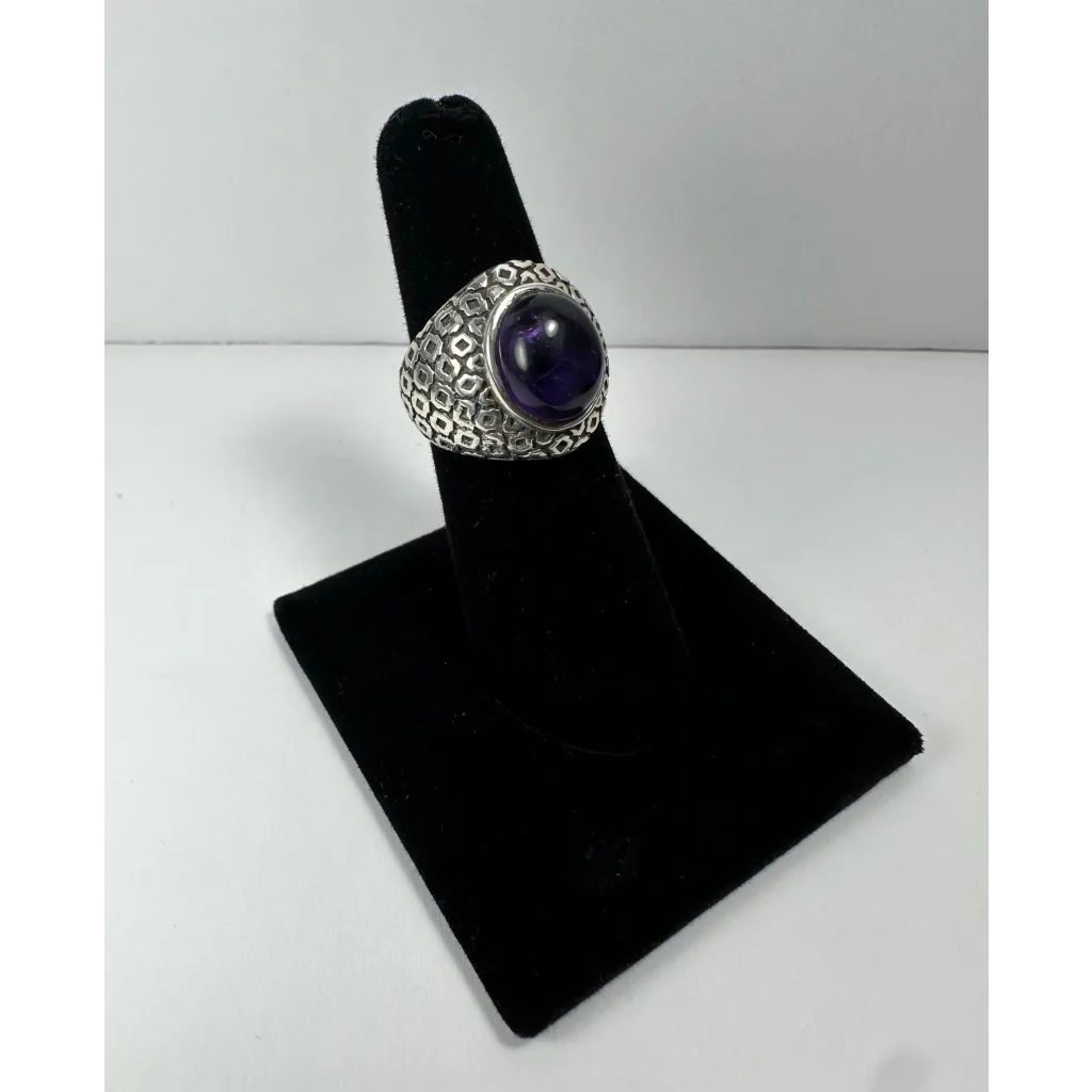 Stunning silver amethyst ring with geometric design and oval purple stone