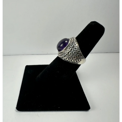 Stunning silver amethyst ring with deep purple oval stone and geometric band