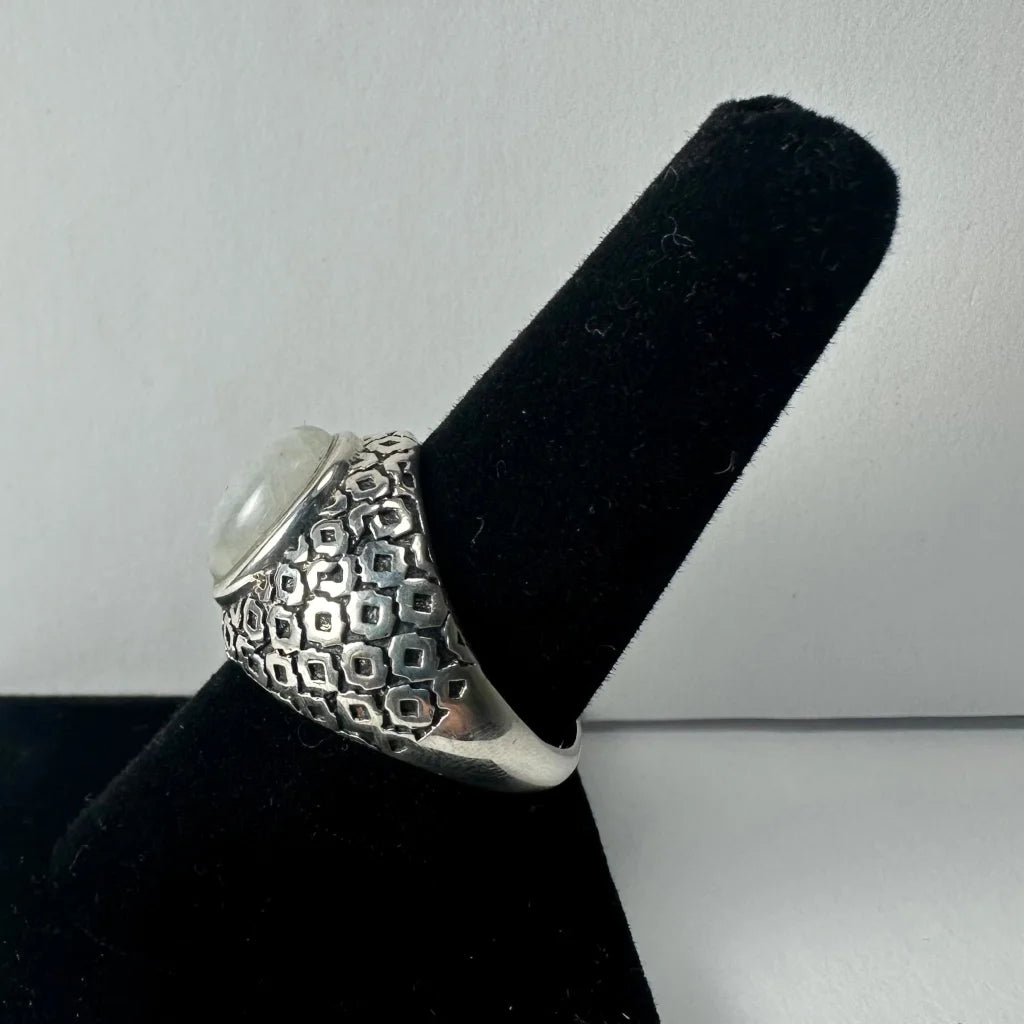 Stunning silver moonstone ring with geometric pattern and oval stone