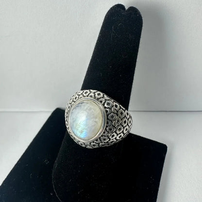 Stunning silver moonstone ring with oval gem and geometric band
