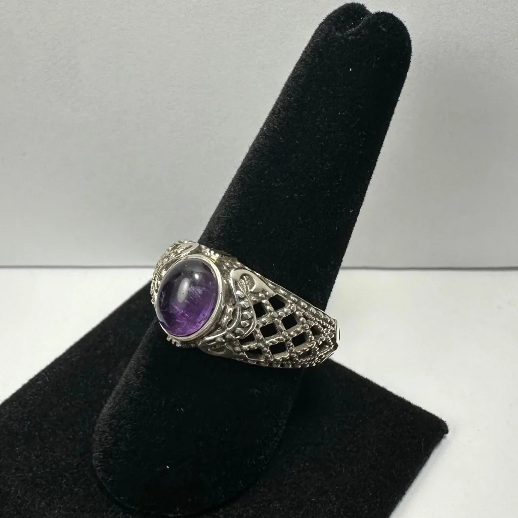 Stunning sterling silver amethyst ring with filigree band