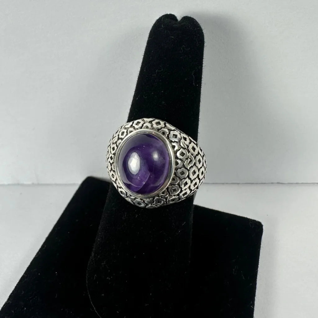 Stunning silver amethyst ring with geometric patterned band and oval purple stone