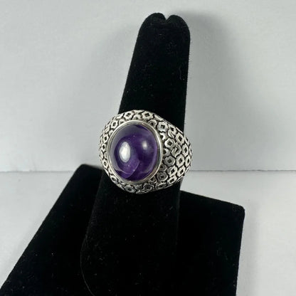 Stunning silver amethyst ring with geometric patterned band and oval purple stone
