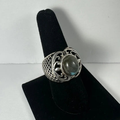 Stunning sterling silver labradorite ring with filigree design