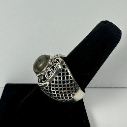 Stunning sterling silver labradorite ring with filigree design