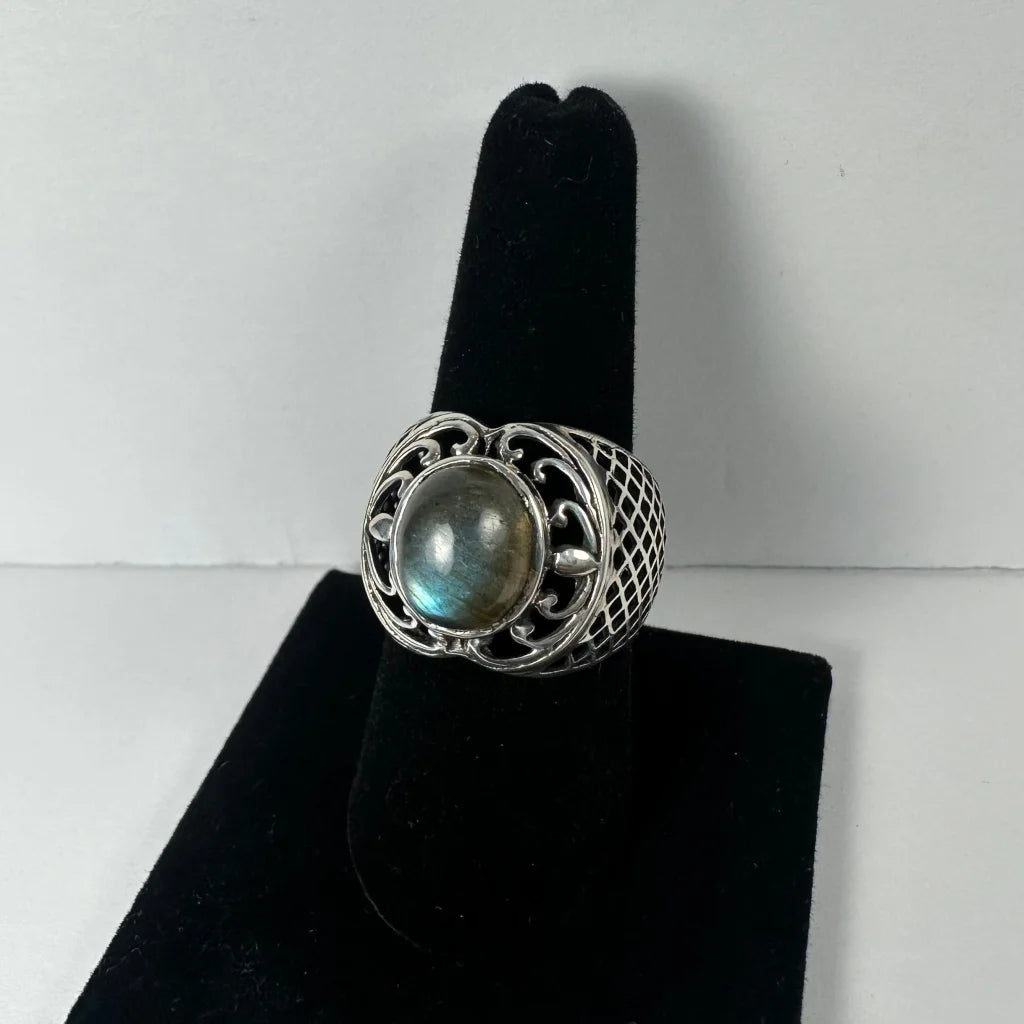 Stunning silver filigree labradorite ring with oval iridescent stone