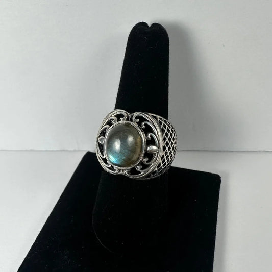 Stunning silver filigree labradorite ring with oval iridescent stone