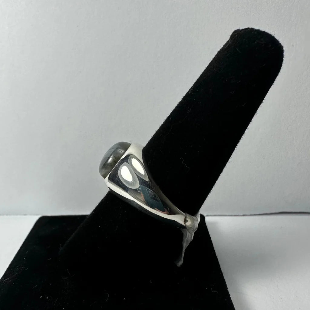 Stunning sterling silver labradorite ring with iridescent blue oval stone