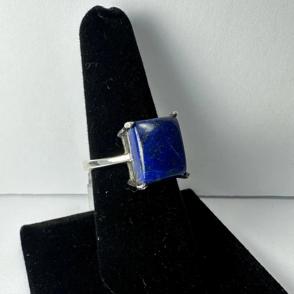 Stunning silver lapis lazuli ring with deep blue square-cut stone