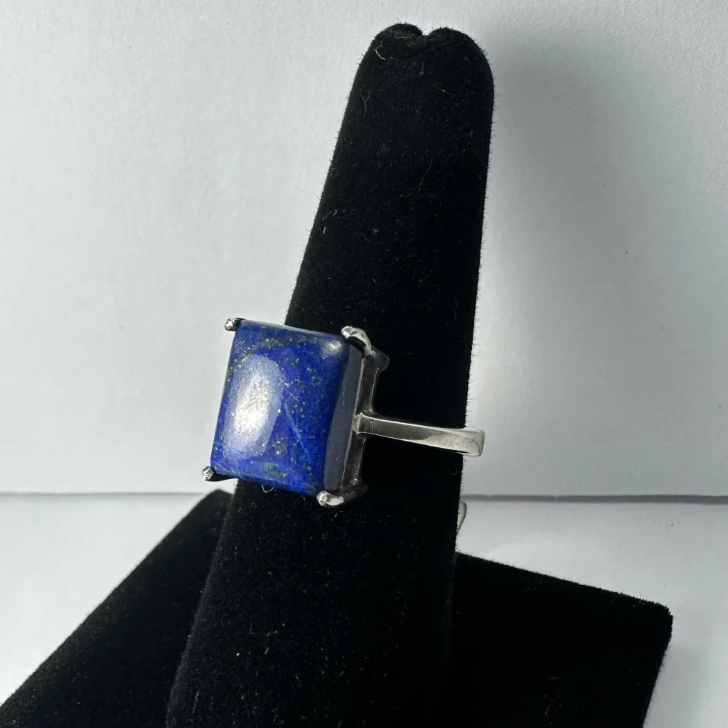 Stunning silver lapis lazuli ring with deep blue square stone