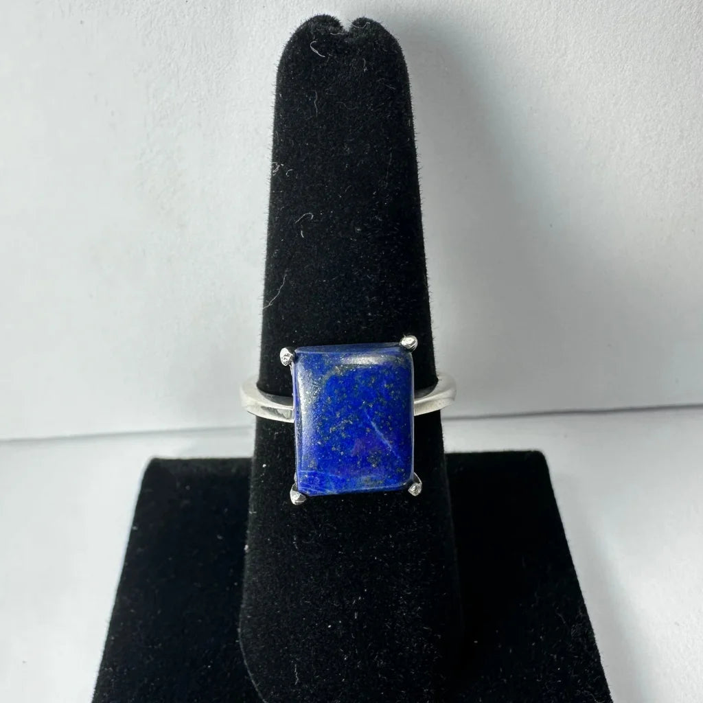 Stunning silver lapis lazuli ring with deep blue square-cut stone