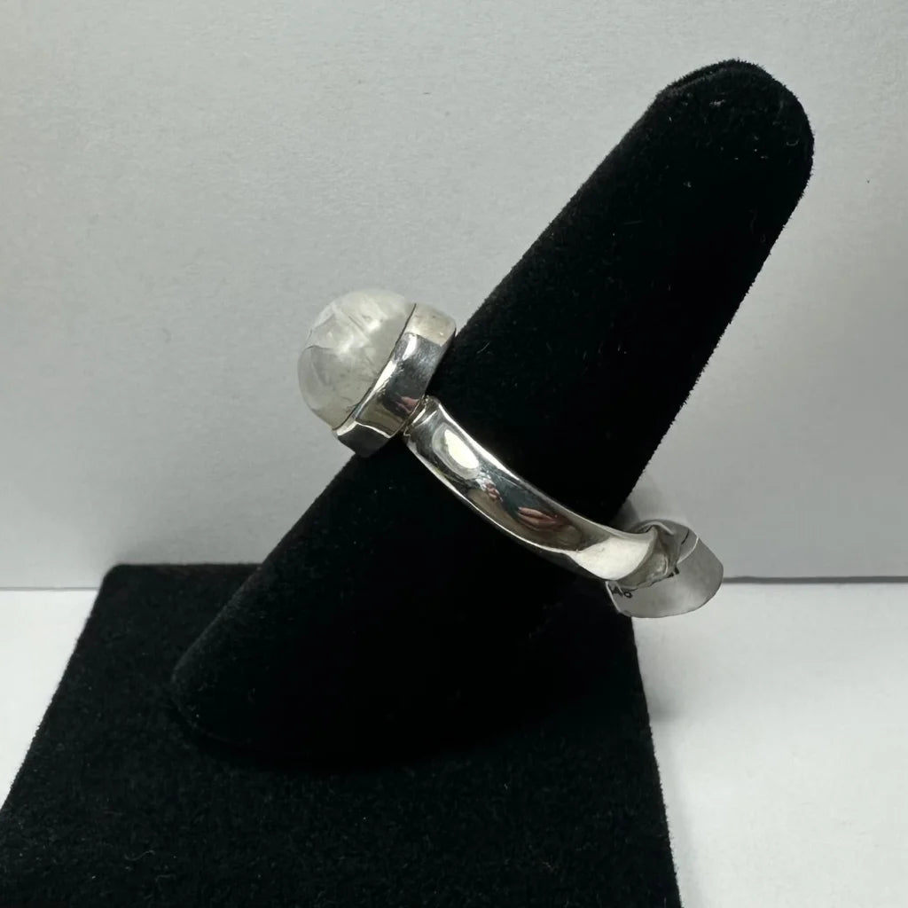 Stunning sterling silver moonstone ring with blue flash