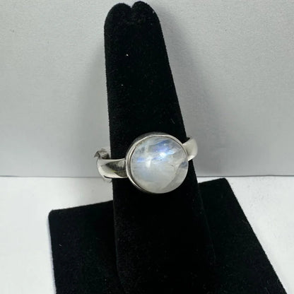 Stunning silver moonstone ring with blue flash
