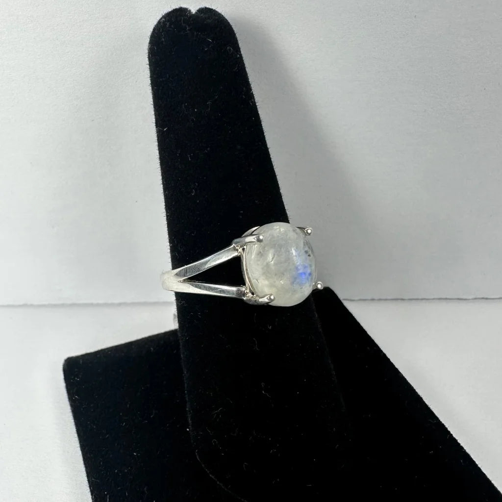 Stunning silver moonstone ring with oval iridescent glow