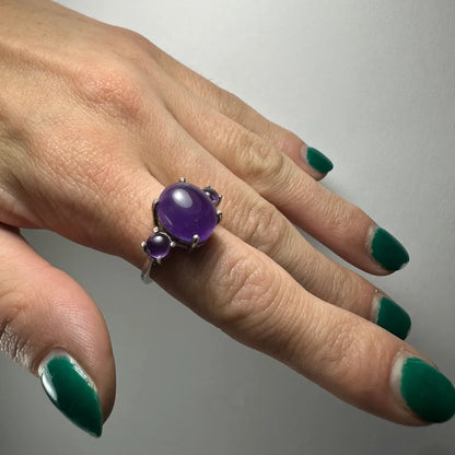 Stunning silver amethyst ring with oval and two round stones