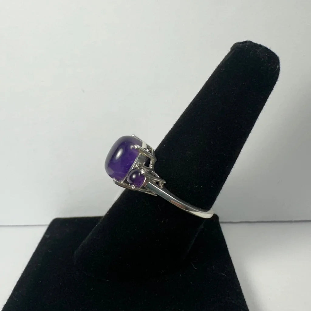 Stunning amethyst ring with oval purple stone in sterling silver