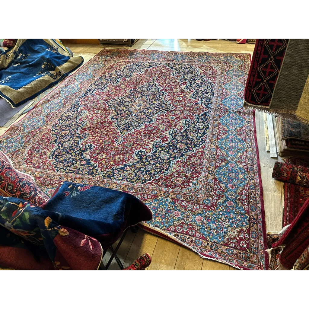 Stunning vintage fine Persian rug with central medallion design