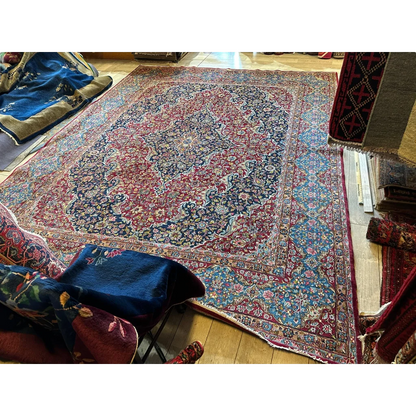 Stunning vintage fine Persian rug with central medallion design