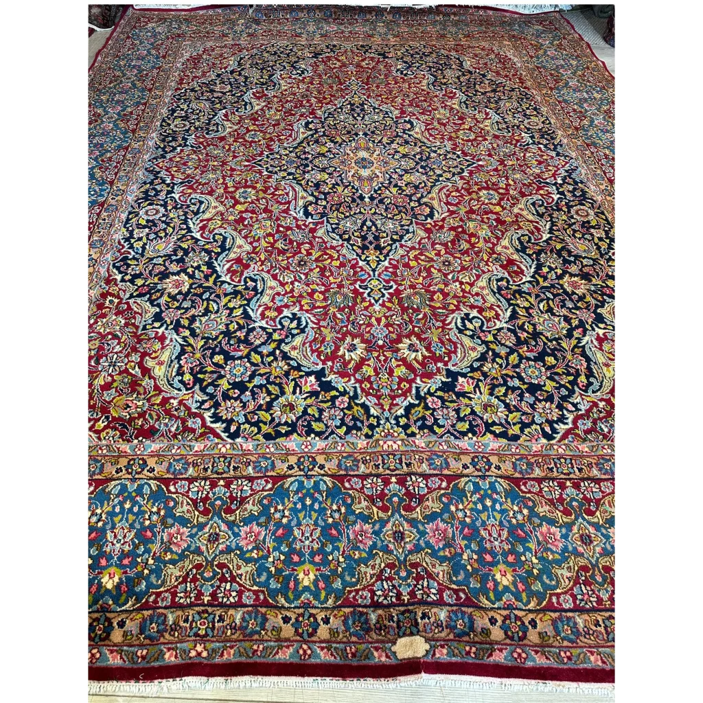 Stunning vintage fine Persian rug with medallion design