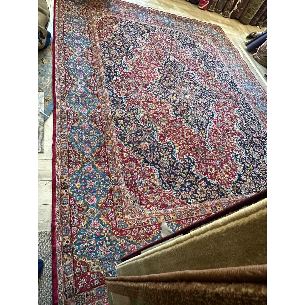 Stunning vintage fine Persian rug with medallion design