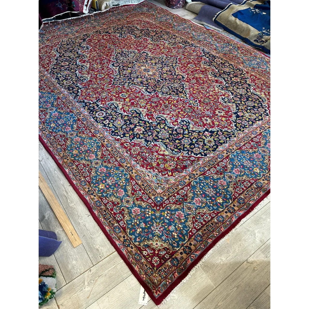 Stunning vintage fine Persian rug with central medallion design