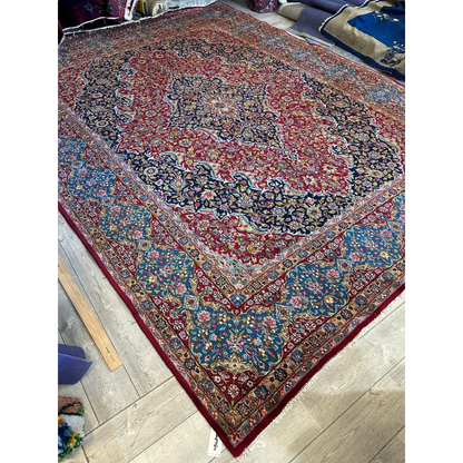 Stunning vintage fine Persian rug with central medallion design