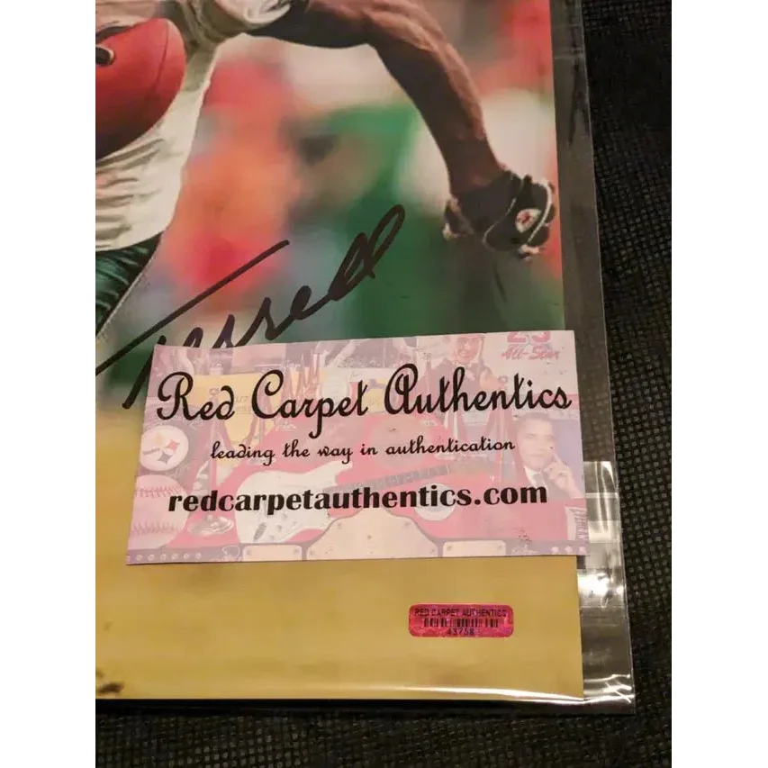 Autographed Terrell Owens signed 8x10 Eagles photo with COA and certificate of authenticity